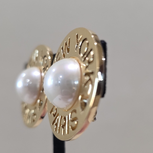Rare Vintage 1976 Carolee New York Paris Pearl Cabochon Gold Round Clip Earrings - Picture 6 of 13